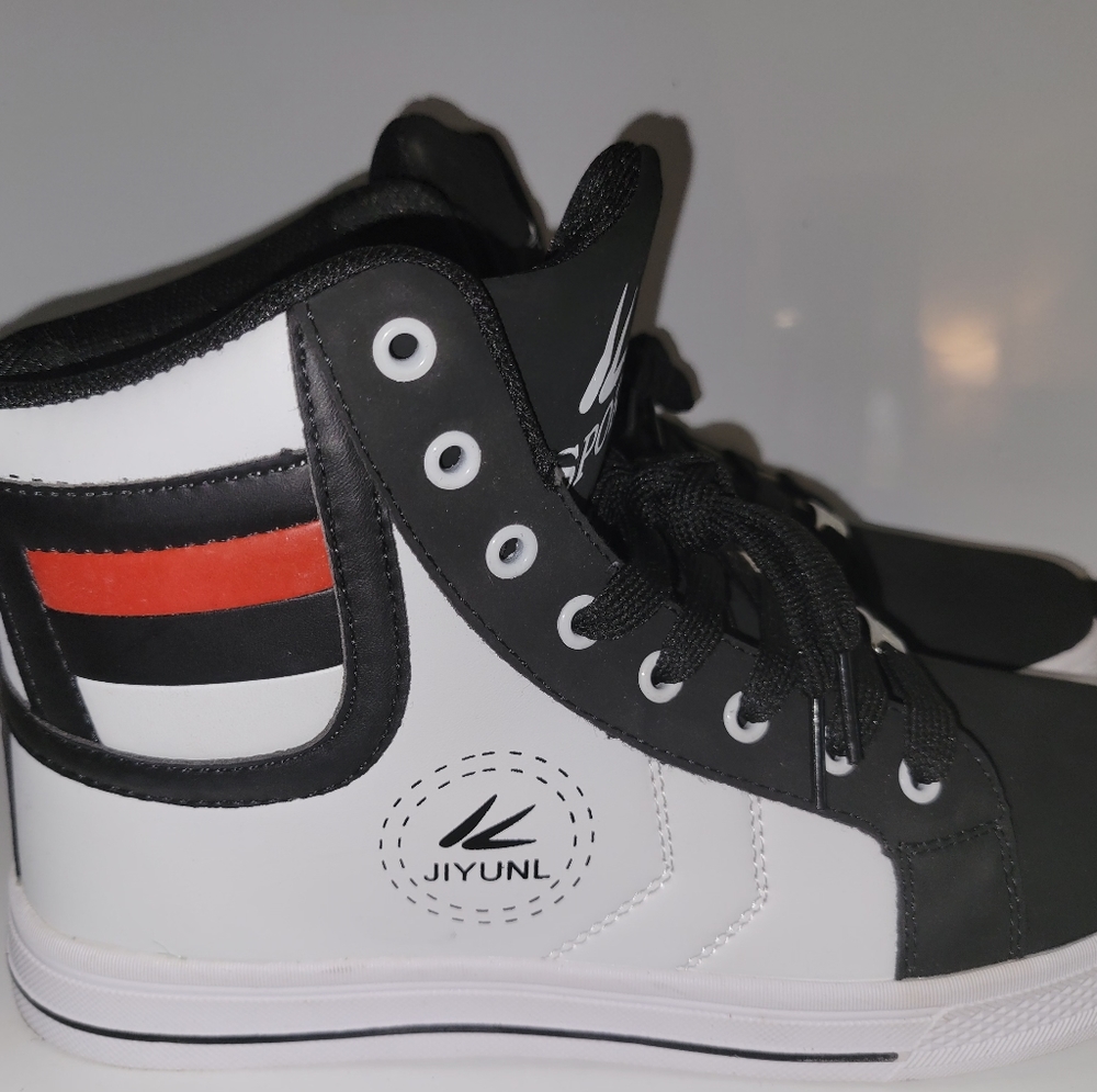 Jiyunl black white New Size 7 men no box